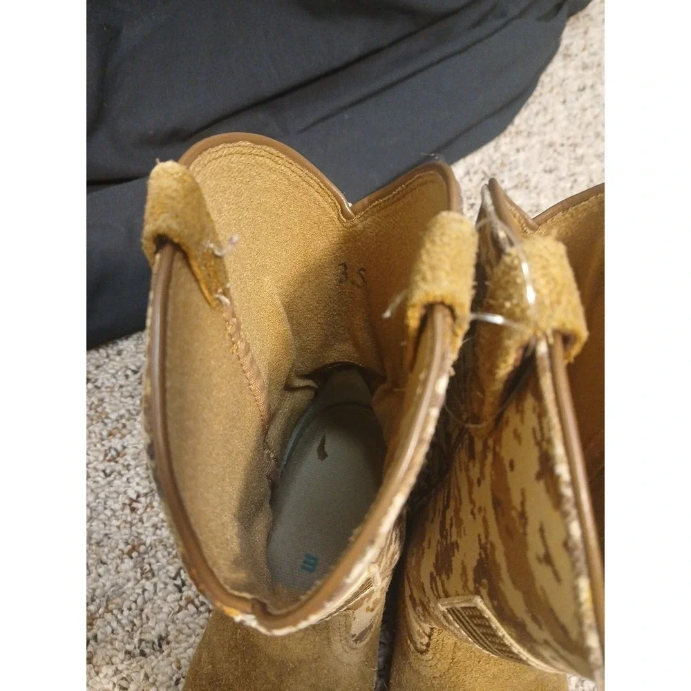 Ariat kid's‎ Boots Size 3.5- Patriot Western/Sand Camo Print